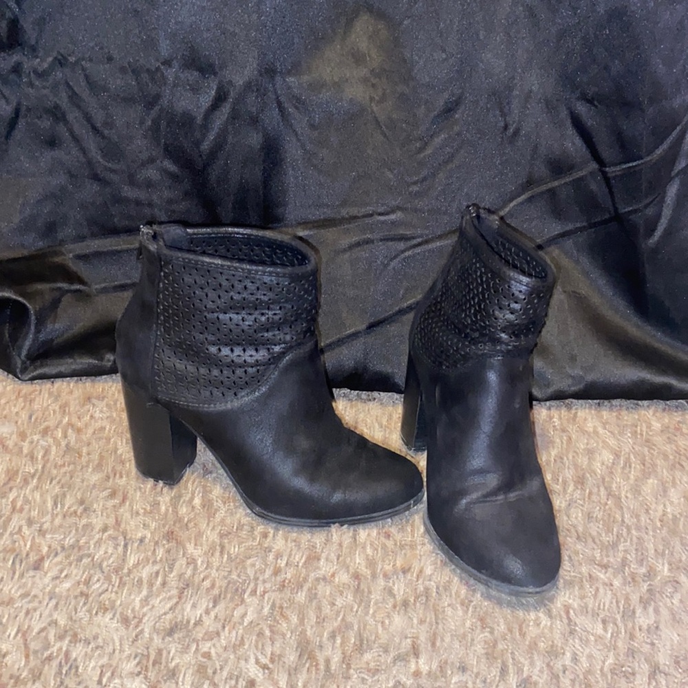 Apt 9 size 7.5 Black Ankle boots